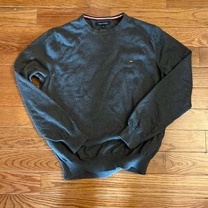 Size L Tommy Hilfiger pull over sweater